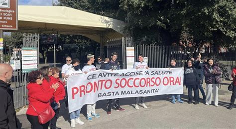 Da Torre Annunziata A Pompei Per Chiedere La Riapertura Del Pronto