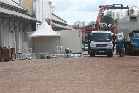 Após carnaval de rua moradores reclamam de falta de limpeza barulho e