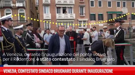 Venezia Brugnaro Contestato All Inaugurazione Del Ponte Redentore