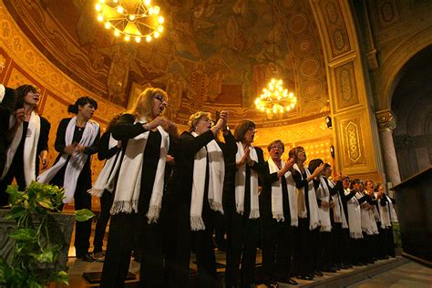 La Coral Mare de Déu del Turó omple l Església de Santa Engràcia La