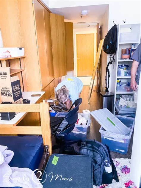 24 Essential Tips How To Prepare For College Move In Day 2023