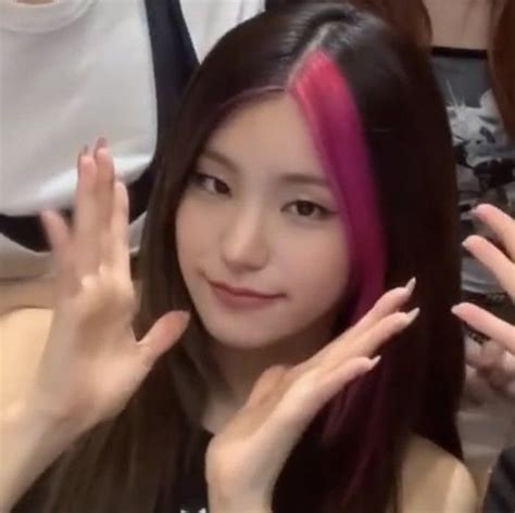 Hwang Yeji Itzy Iq Icons Messy Kpop Pfp Kpop Layout Cute Itzy Kpop