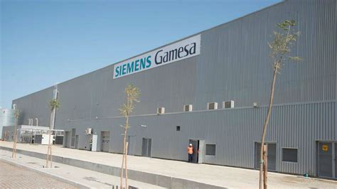 Siemens Gamesa registra pérdidas históricas de 805 millones y recorta