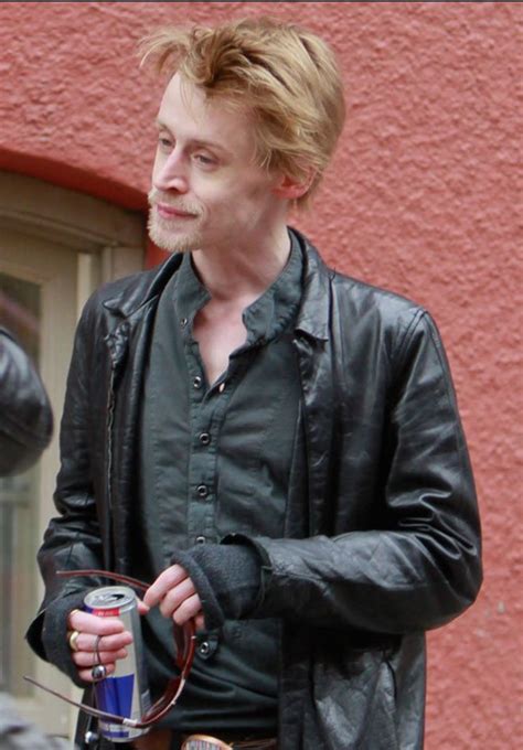 Macaulay Culkin steps out with a brand new look | Nova 969