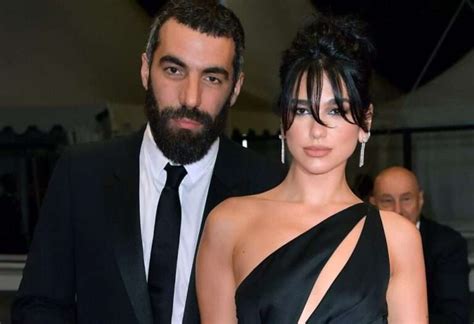 Chi Il Nuovo Fidanzato Di Dua Lipa Il Regista Romain Gavras L Ira