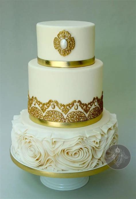 Gold Wedding White And Gold Wedding Cakes 2113547 Weddbook