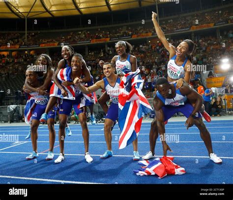 4x100 Relay Women High Resolution Stock Photography And Images Alamy