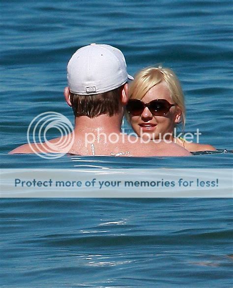 Celebrity Paparazzi Bikini Anna Faris