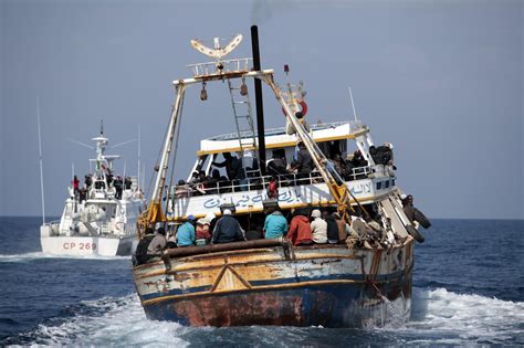 Lampedusa Nuovi Sbarchi Altri 130 Migranti Arrivano Sull Isola L