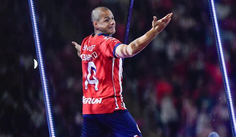 Chicharito llegó a Chivas para ganar títulos no para vender camisetas