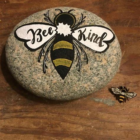 Bee kind stone "Sur un caillou", "Hi Jamie how have you been?" | Painted rocks, Stone art, Cool ...