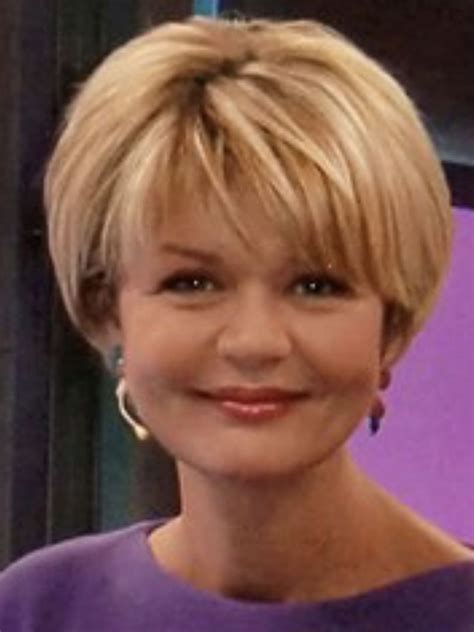 Short Pixie Bob Haircuts With Bangs Mixed Blonde Highlight Layered