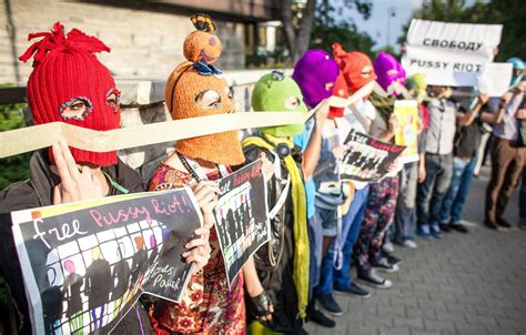 Russie Les trois Pussy Riot condamnées Deux ans de camp