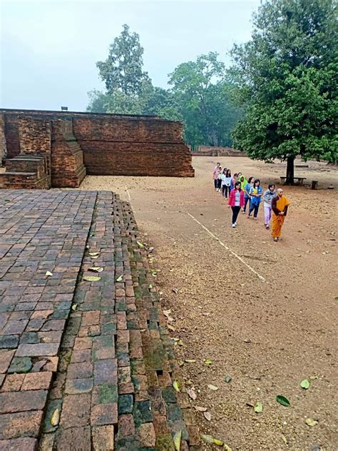 Meditasi Jalan Komunitas Zen Plum Village