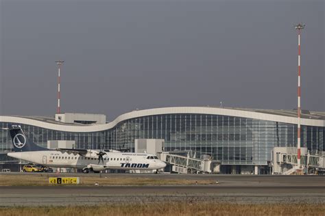 B Situa Ie De Criz Pe Aeroportul Otopeni Un Rom N Care A