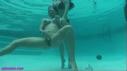 Wenona Underwater Dunking Masturbation Fingering Porn XHamster