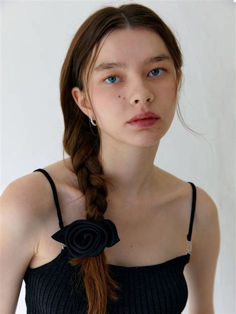 Ovla Rose Chou With Leaves Hair Tieblack Hair Ties Hair Woman Face