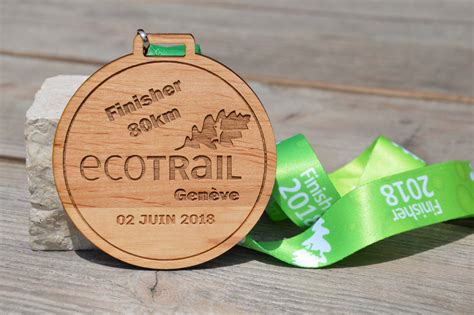 Médaille En Bois Gravé 60mm Avec Cercle Ultime Sport