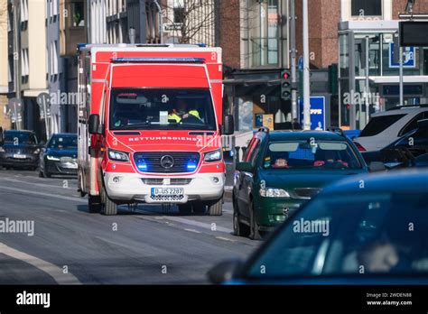 Düsseldorf 20 01 2024 Rettungswagen Rettungsdienst