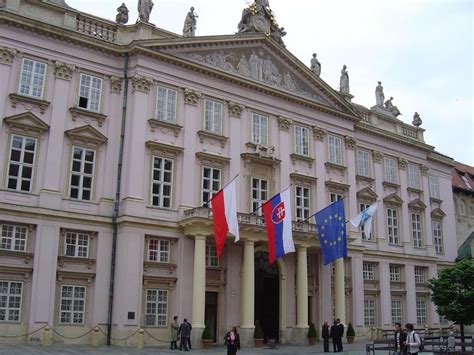 Visiter Primaci Lny Pal C Palais Primatial Pr Parez Votre S Jour Et