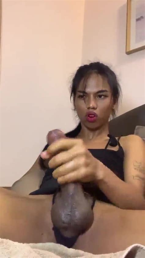 Naomi Ladyboy Cumshot 3