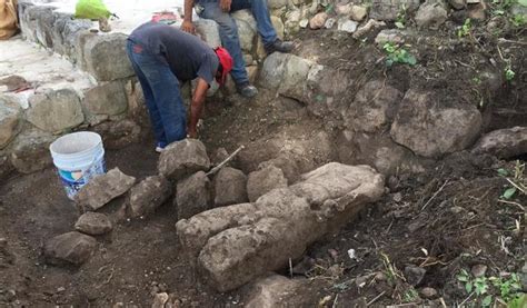 Escultura Dual Descubierta En Oxkintok Es La Primera En Su Tipo Localizada En Este Antiguo Sitio