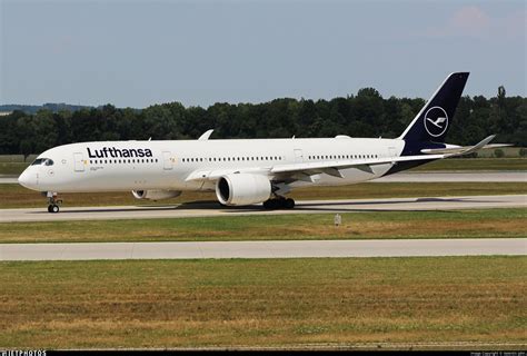 D AIXB Airbus A350 941 Lufthansa Valentin Jahn JetPhotos