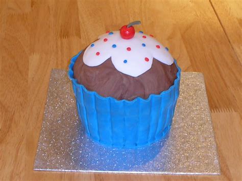 Nickys Cakes Giant Cupcake Cake