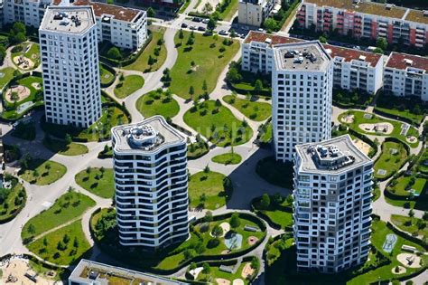 M Nchen Von Oben Hochhaus Geb Ude Im Wohngebiet Im Ortsteil