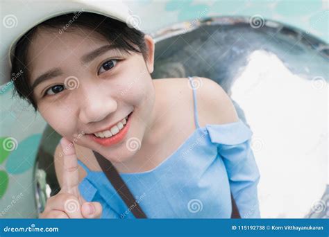 Sorriso Adolescente Tailandês Asiático Novo Bonito Foto de Stock