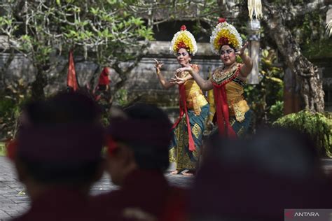 Pentas Tari Harian Di Batubulan Bali Antara News