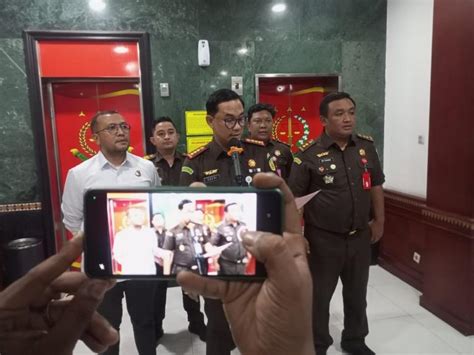 Tersangka Kasus Korupsi Pengadaan Gula Yang Rugikan Negara Rp 571