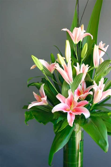 15 Awesome Lily Flower Arrangements