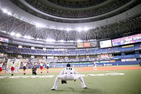 ＜オ・西＞入念に体をほぐしてマウンドに向かう山本（撮影・北條 貴史） ― スポニチ Sponichi Annex 野球