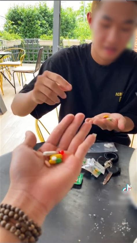 Phẫn nộ hot TikToker là F vẫn ra ngoài ăn uống Xây Dựng