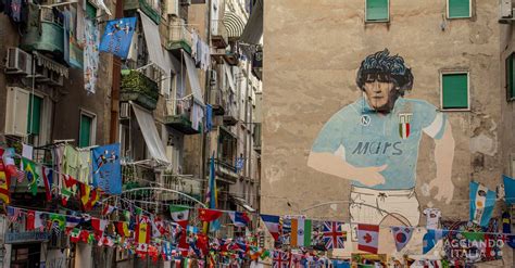 Come Vedere Il Murales Di Maradona Nei Quartieri Spagnoli A Napoli