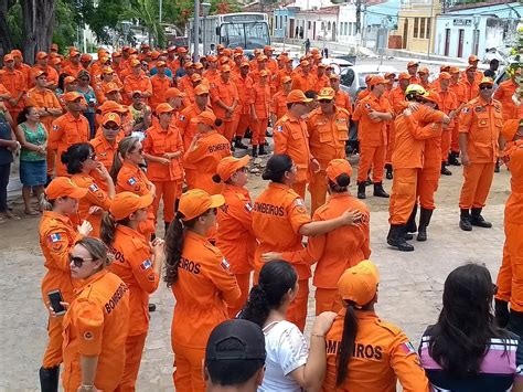 Amigos Familiares E Companheiros De Farda Deram O Ltimo Adeus A