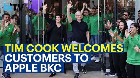 Apple S First Store In India Opens In Mumbai Tim Cook Welcomes