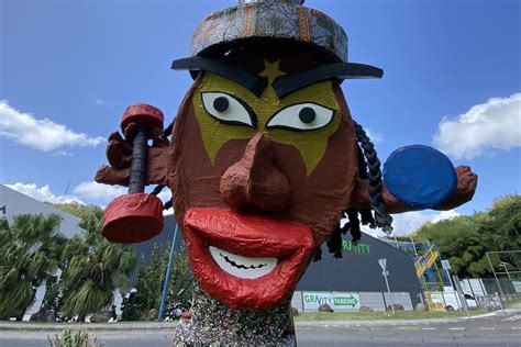 Carnaval De Martinique Les Ronds Points De Schoelcher Habill S