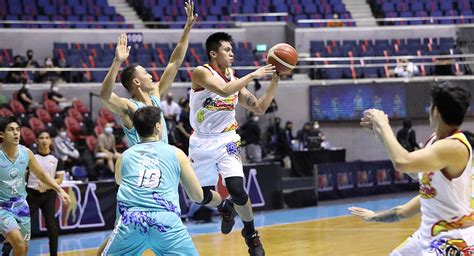 Rey Nambatac Completes Rain Or Shine Win Over Phoenix