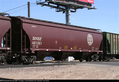 Burlington Northern Santa Fe Covered Hopper BNSF 481061