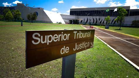 Lista para escolha de ministros do STJ será feita em 11 de maio