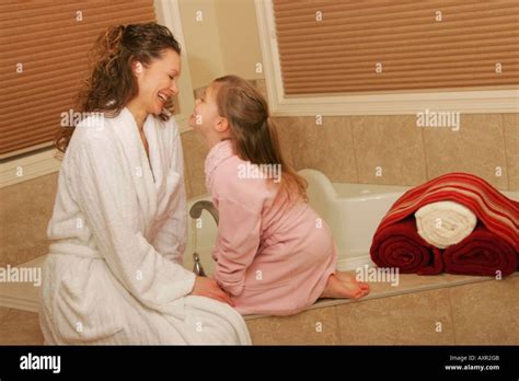 Mum Nude Bath Daughter