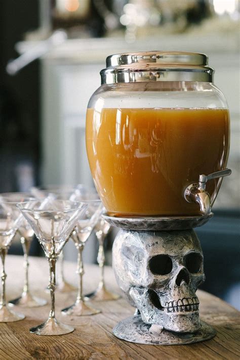 15 Chic Ideas To Throw A Spooky And Stylsh Halloween Wedding