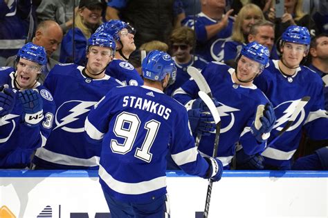 Lightning Drown Canucks 5 2 As Stamkos Scores 500th Goal Espn 98 1 Fm