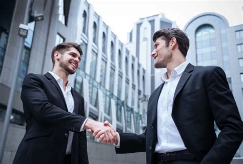 What Are The Differences Between Being A Boss And Leader