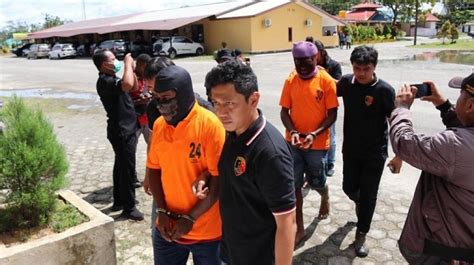 Polisi Tangkap Tiga Orang Penyuplai Senjata Dan Amunisi Kkb Di Timika Papua