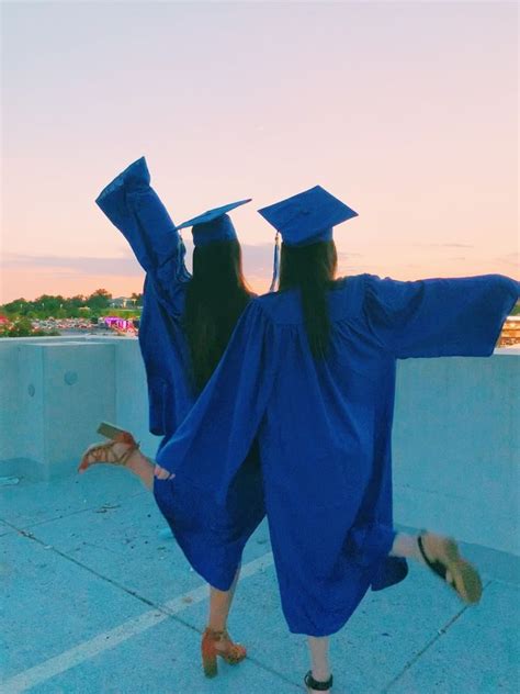 Best Friends Grad Photoshoot Graduation Girl Graduation Poses