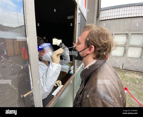 Corona schnelltest Fotos und Bildmaterial in hoher Auflösung Alamy