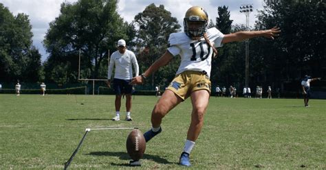 Andrea Martínez pateadora de Pumas CU recibió durísimo golpe en el